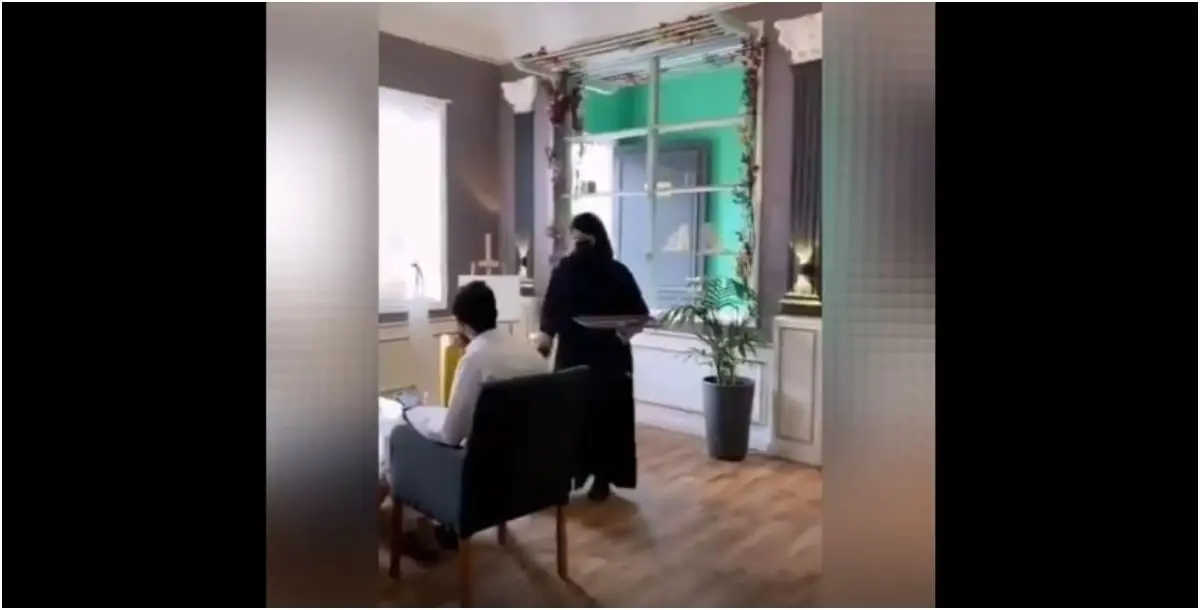 مقهى سعودي يعين نادلات نساء لخدمة زبائنه الرجال‎ ويسبب ضجة 