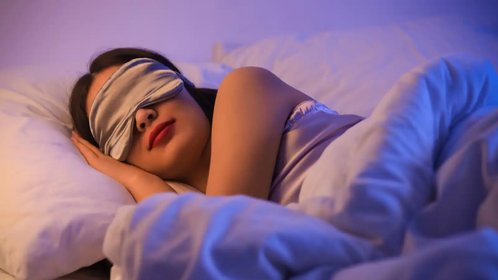 حلم رؤية ميت يحتفل بخطوبة ابنه رسالة أم اشتياق