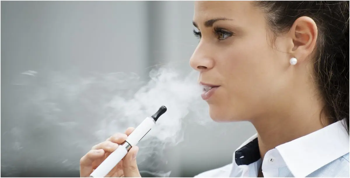 السجائر الإلكترونية .. 6 مخاطر صحيّة كارثيّة قد تُنهي حياتك!