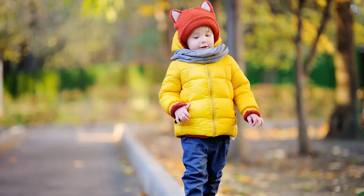 دراسات توصي بعدم التدخل بخيارات الأطفال في اللبس واللعب
