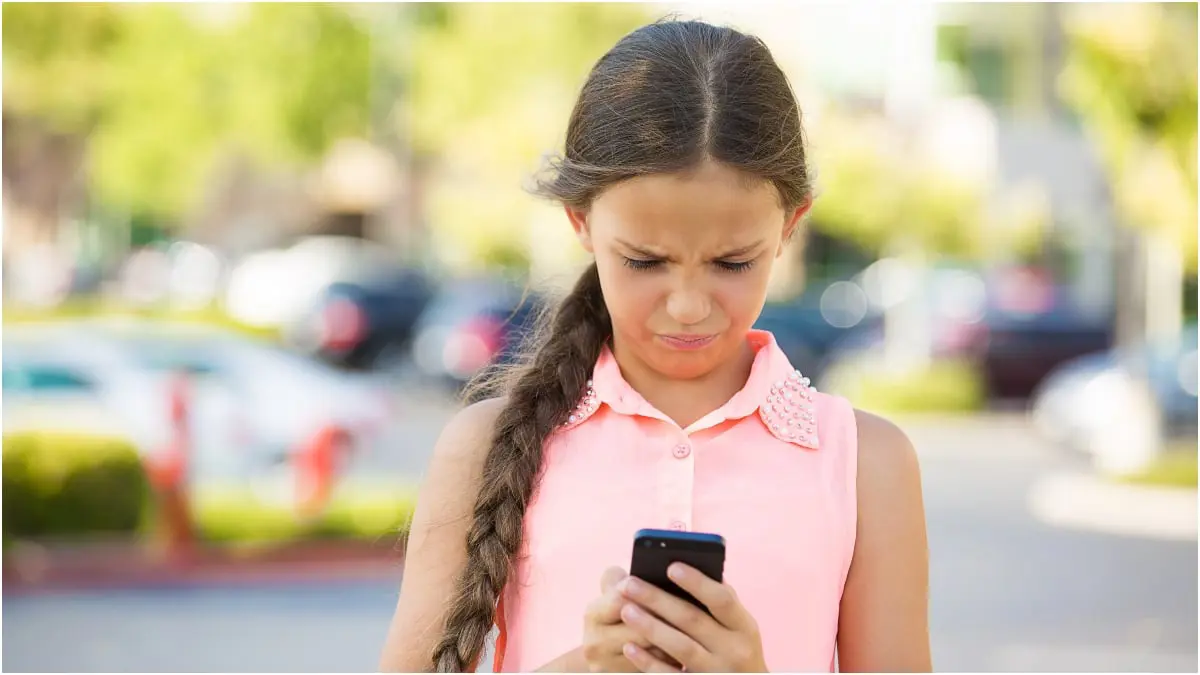 كيف تعلمين أبناءكِ المراهقين التعامل مع وسائل التواصل الاجتماعي بأمان؟