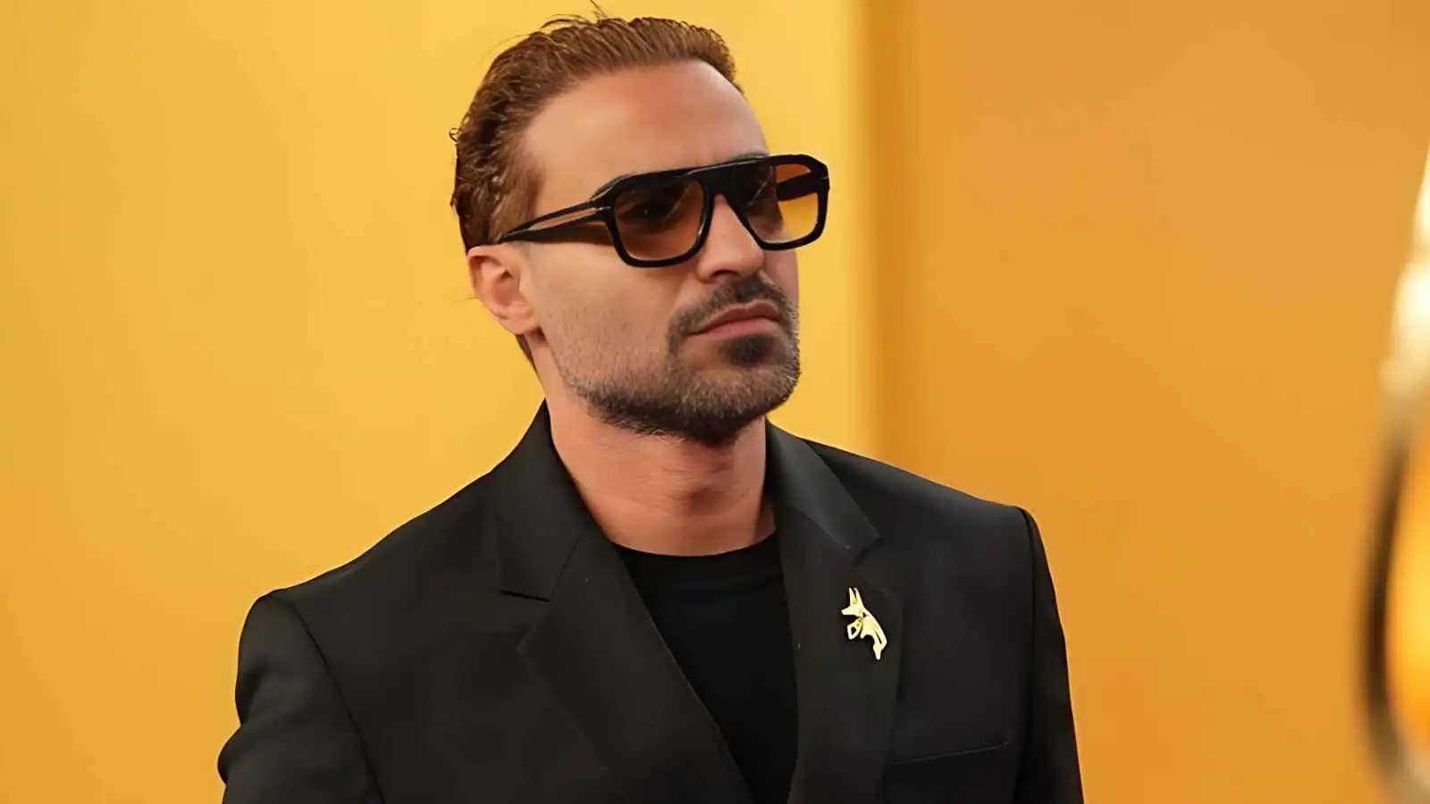 أحمد فهمي يروي كواليس "سفاح الجيزة" لشاب من أصحاب الهمم