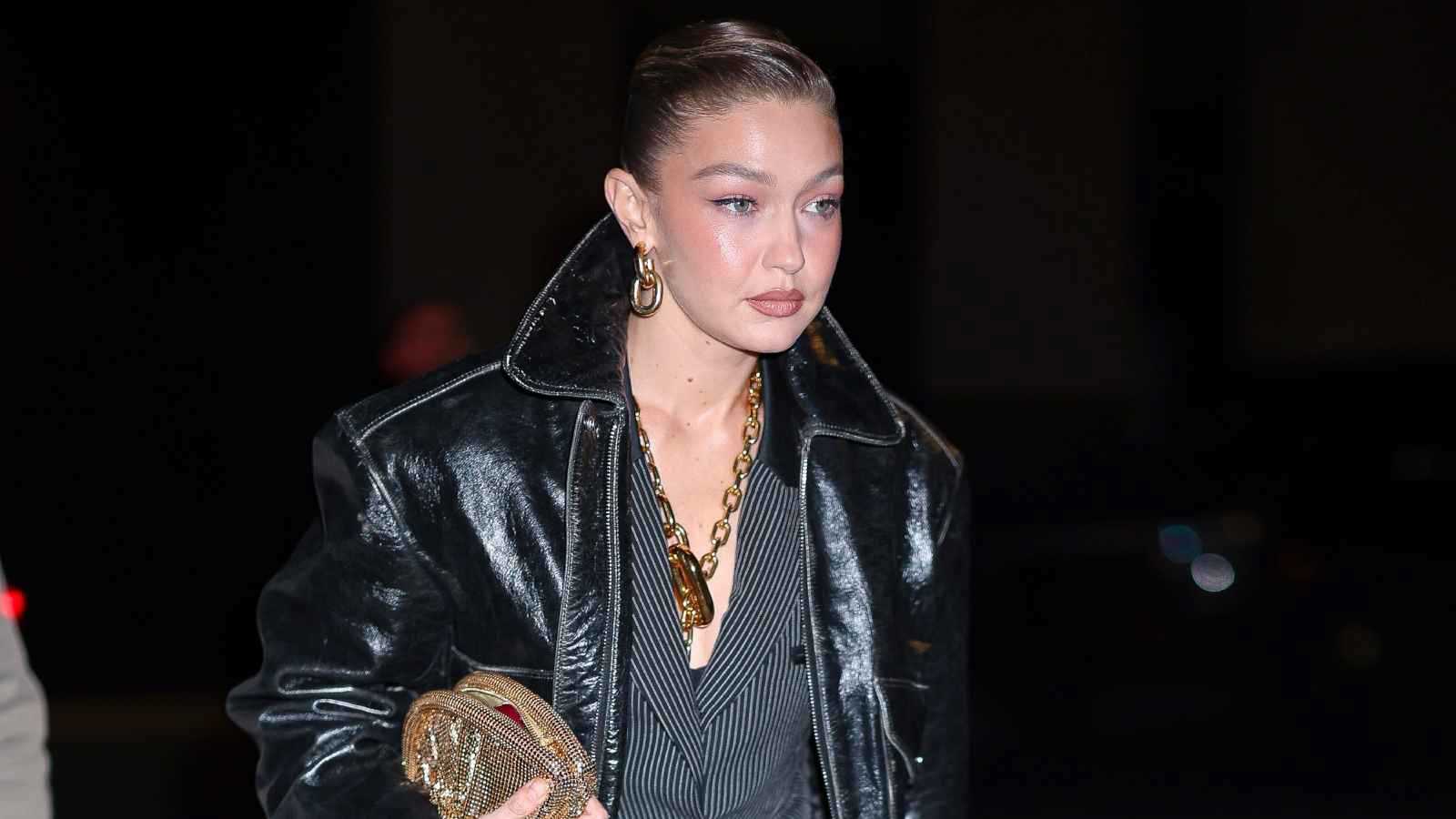 أول تعليق لـ جيجي حديد بعد ذكر اسمها في وثائق إبستين 