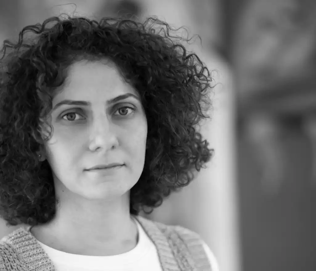 الفنانة آلاء يونس