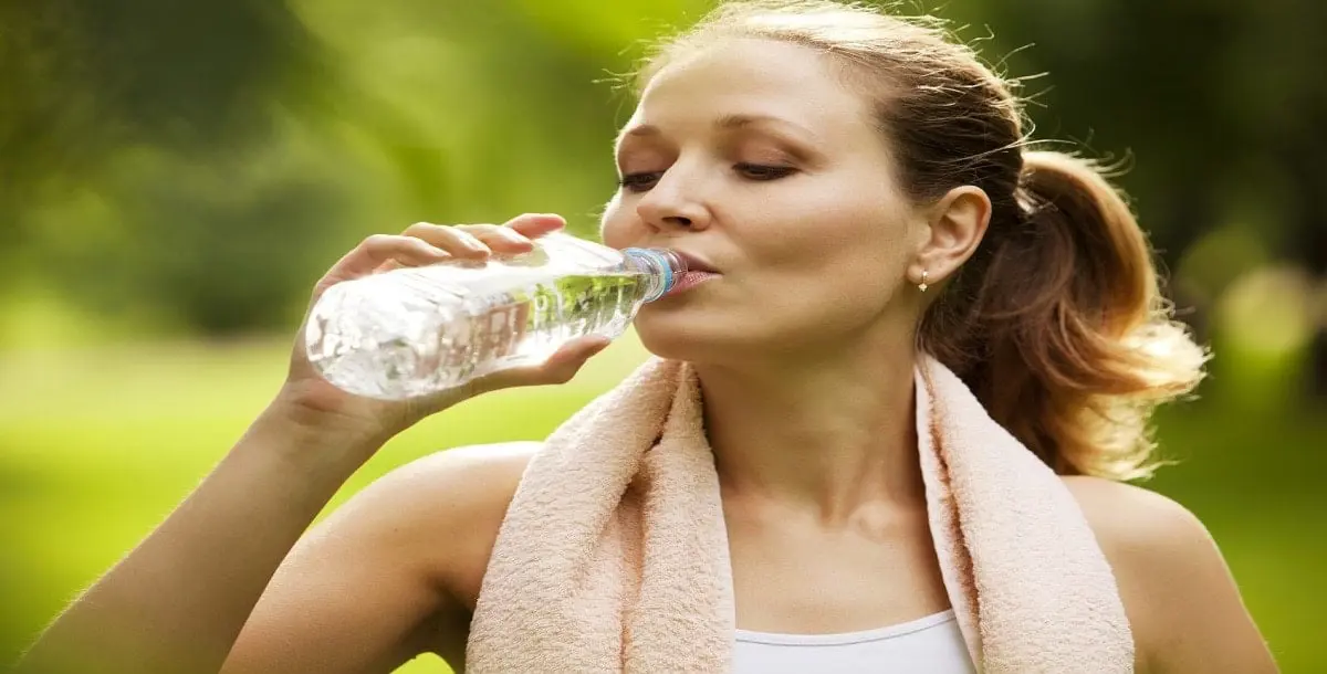 7 ًفوائد لشرب جالون واحد من الماء يوميا