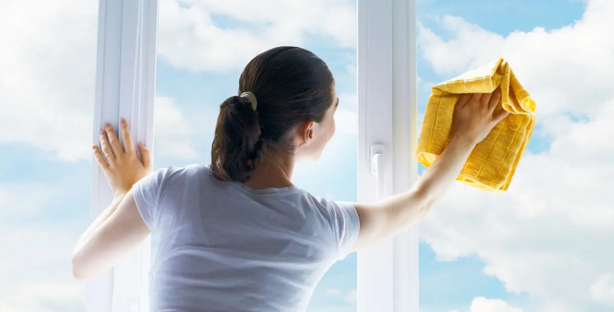 الخدعة البسيطة لتنظيف النوافذ