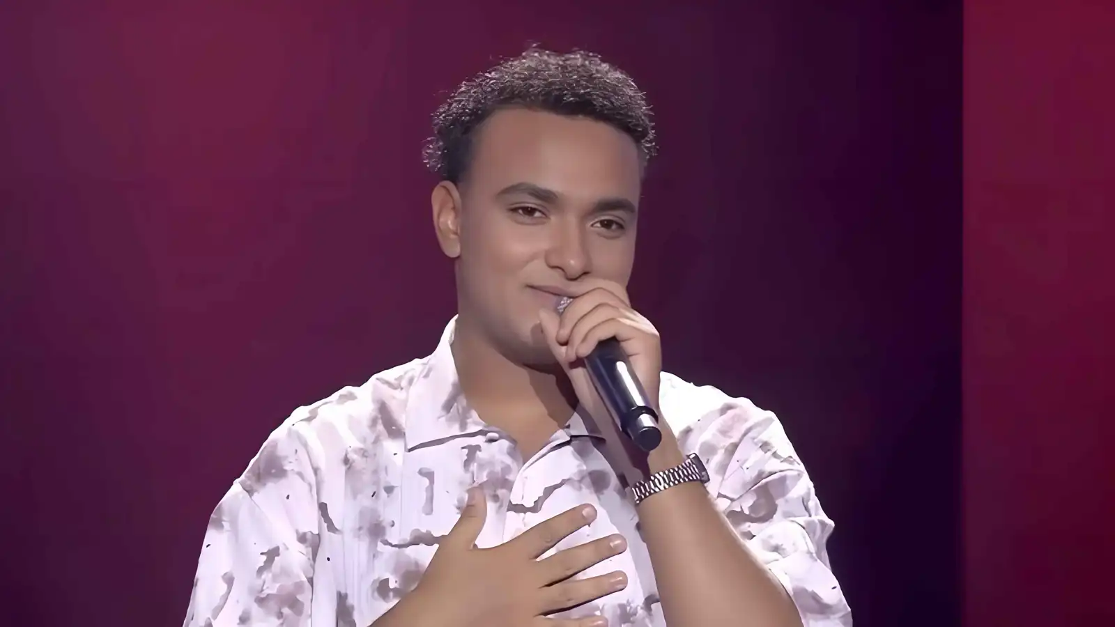 ظهور حفيد محمد فوزي في The Voice يثير الجدل (فيديو)