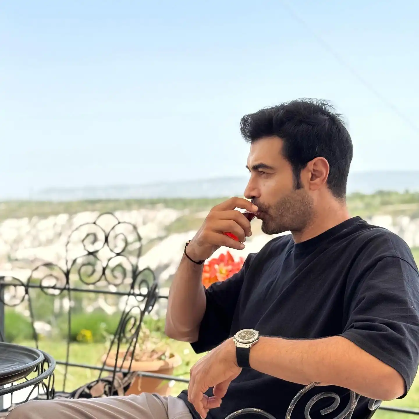 فريق عمل المسلسل الجديد "حبك نار" بطولة مراد أونالميس