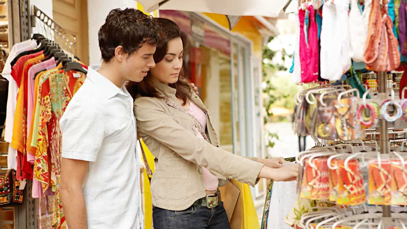 هدايا تذكارية يشتريها خبراء السفر دائما في رحلاتهم