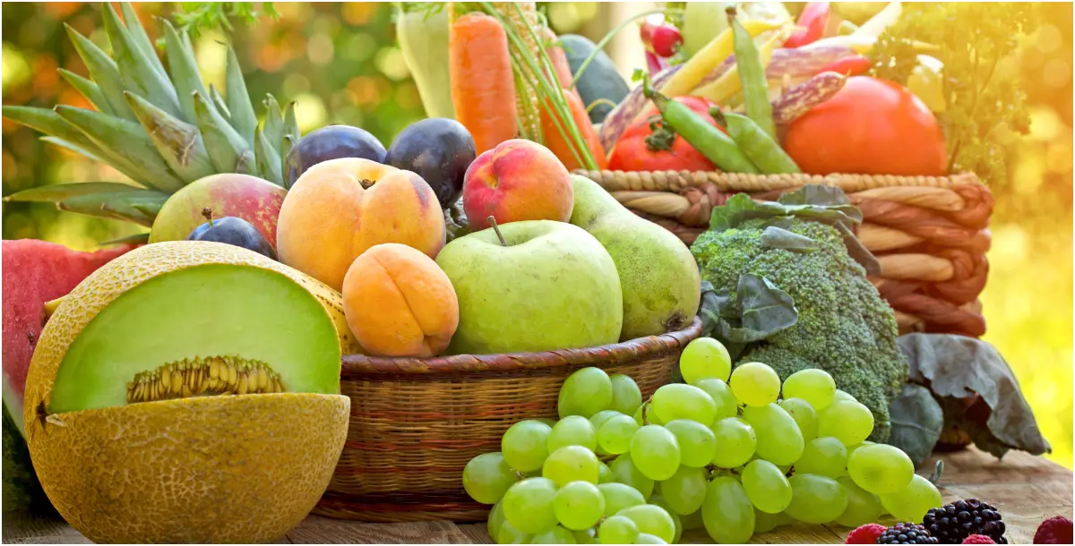 فوائد مُذهلة ستدفعكِ إلى التمسك بقشور هذه الخضراوات والفواكه!