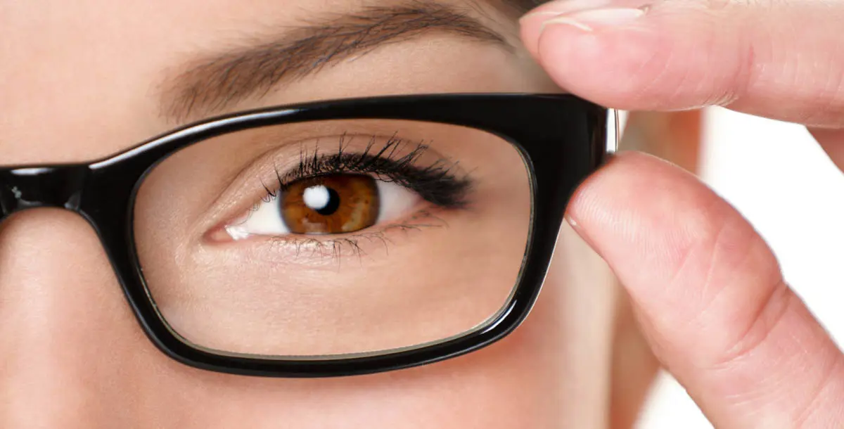 5 حقائق صادمة لم يطلعكِ عليها طبيب العيون من قبل