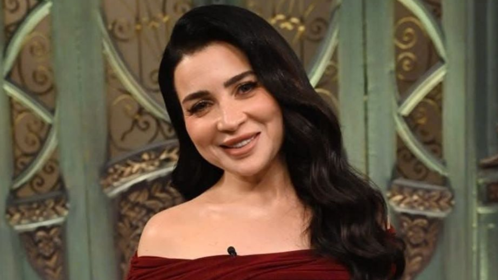 رسالة مؤثرة من مي عز الدين لإسعاد يونس