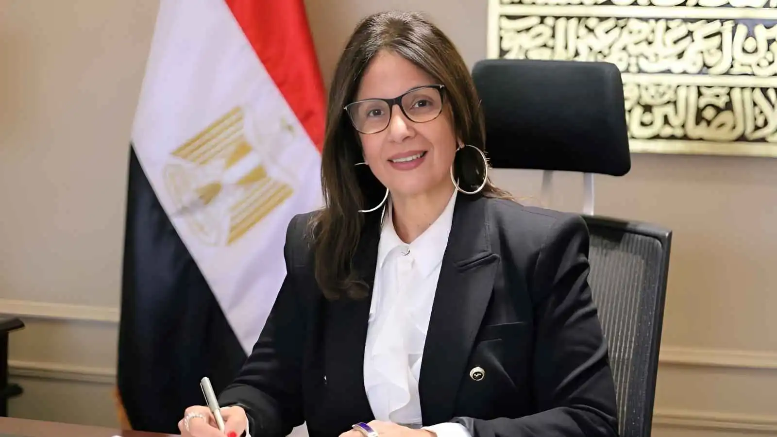 استقالة وزيرة الثقافة المصرية جيهان زكي بعد الحكم النهائي