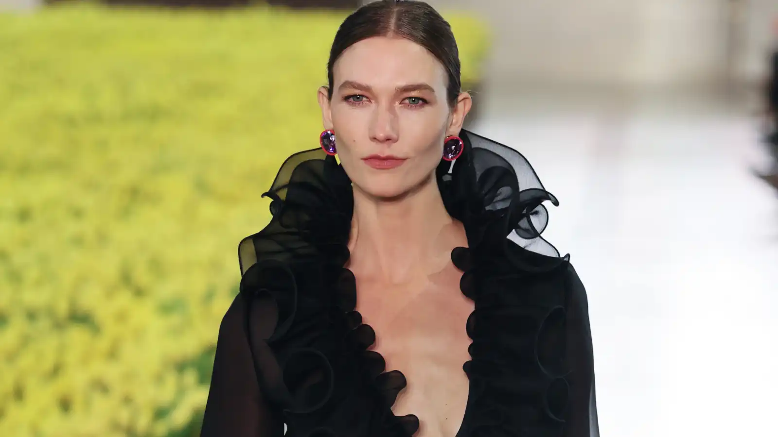 Carolina Herrera وUlla Johnson تعيدان صياغة ألوان ربيع وصيف 2027