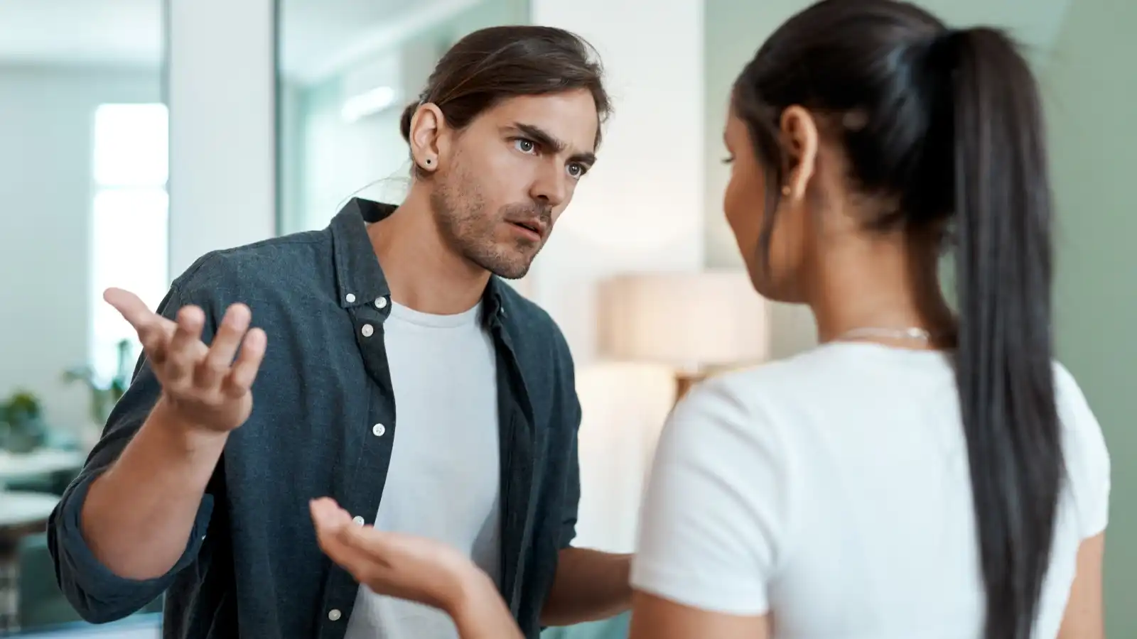ما هو التعلق المرضي وكيف تستعيدين هويتك في العلاقة؟