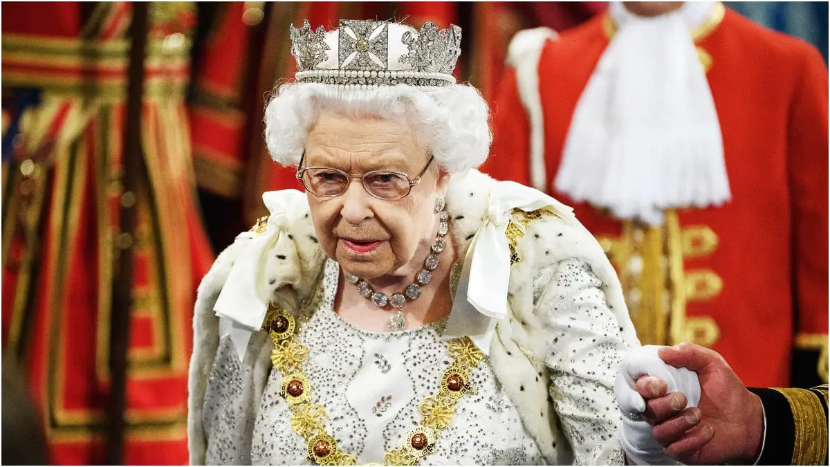 الملكة إليزابيث تنتقل من قلعة "وندسور" للمشاركة باحتفالات العرش