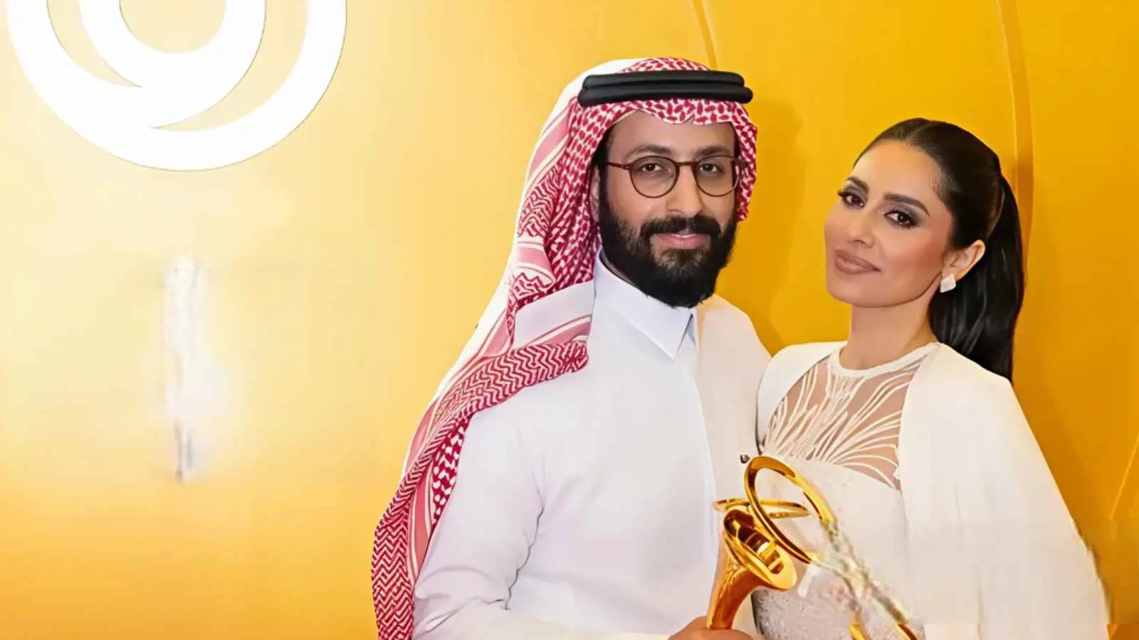 إلهام علي وزوجها في مهرجان الدانة