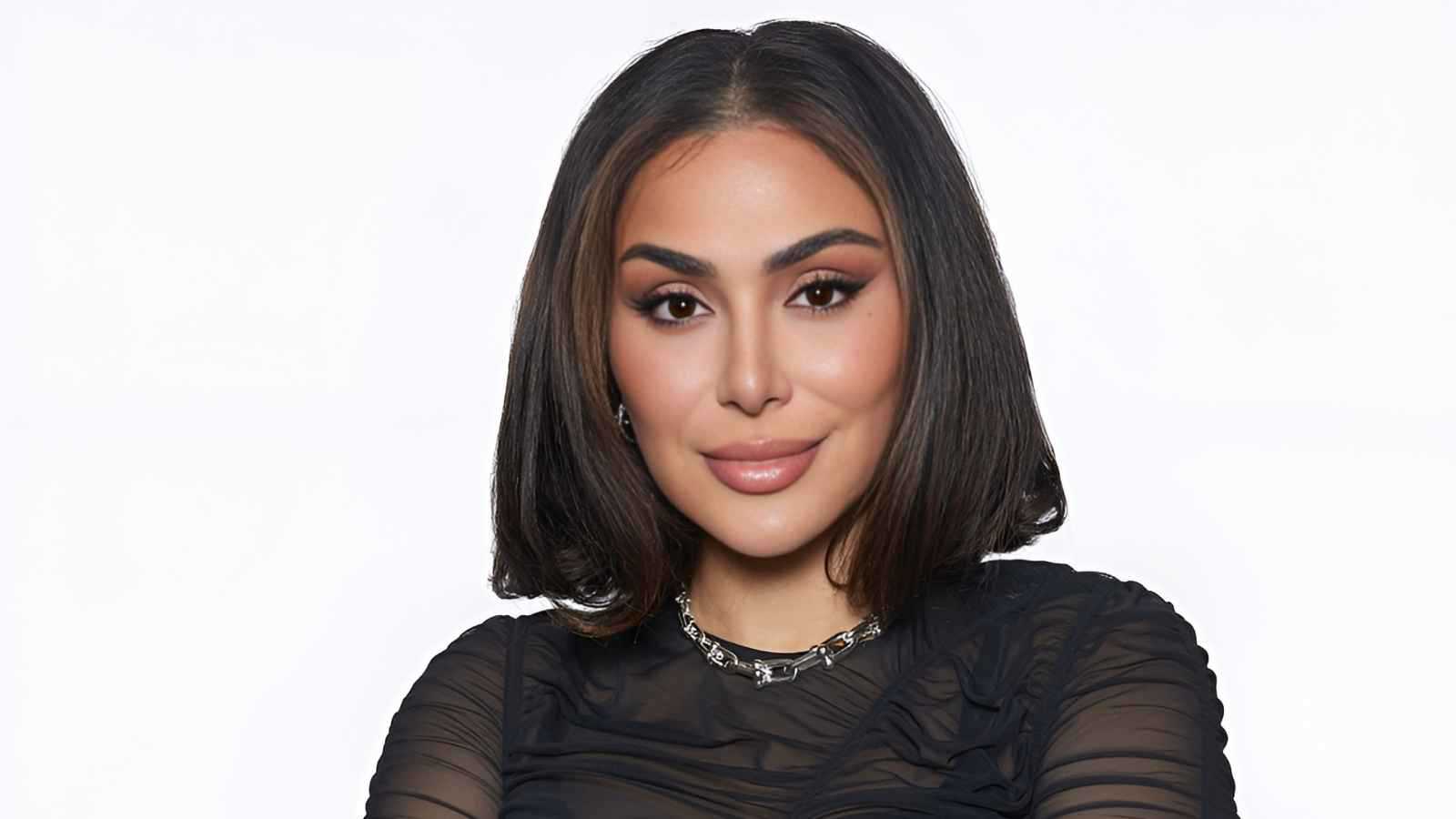 تمزق حشوات التجميل يخرج هدى قطان عن صمتها 