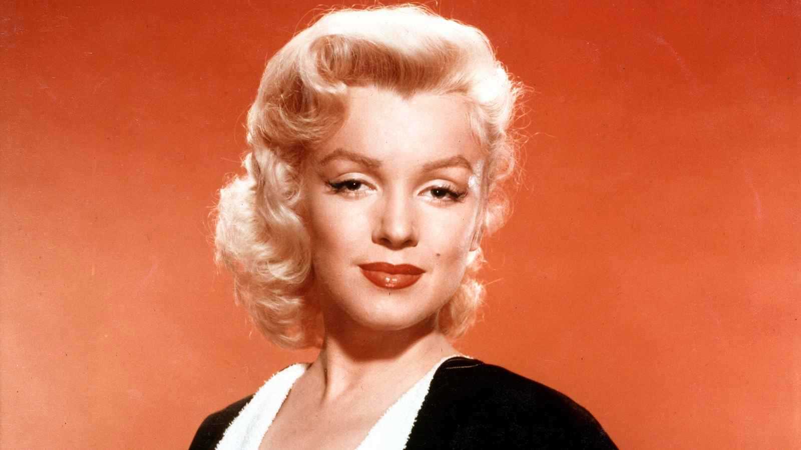 الحكاية المسكوت عنها في زواج مارلين مونرو الأول 