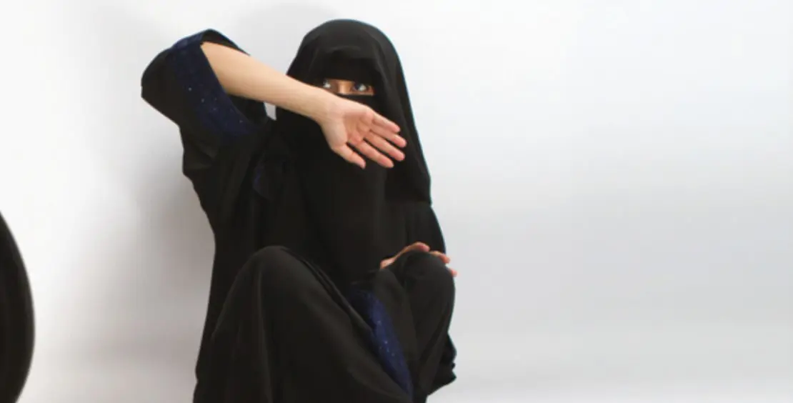 فتاة تتعرض للاغتصاب والتعنيف من شقيقها بمساندة والدتها في السعودية