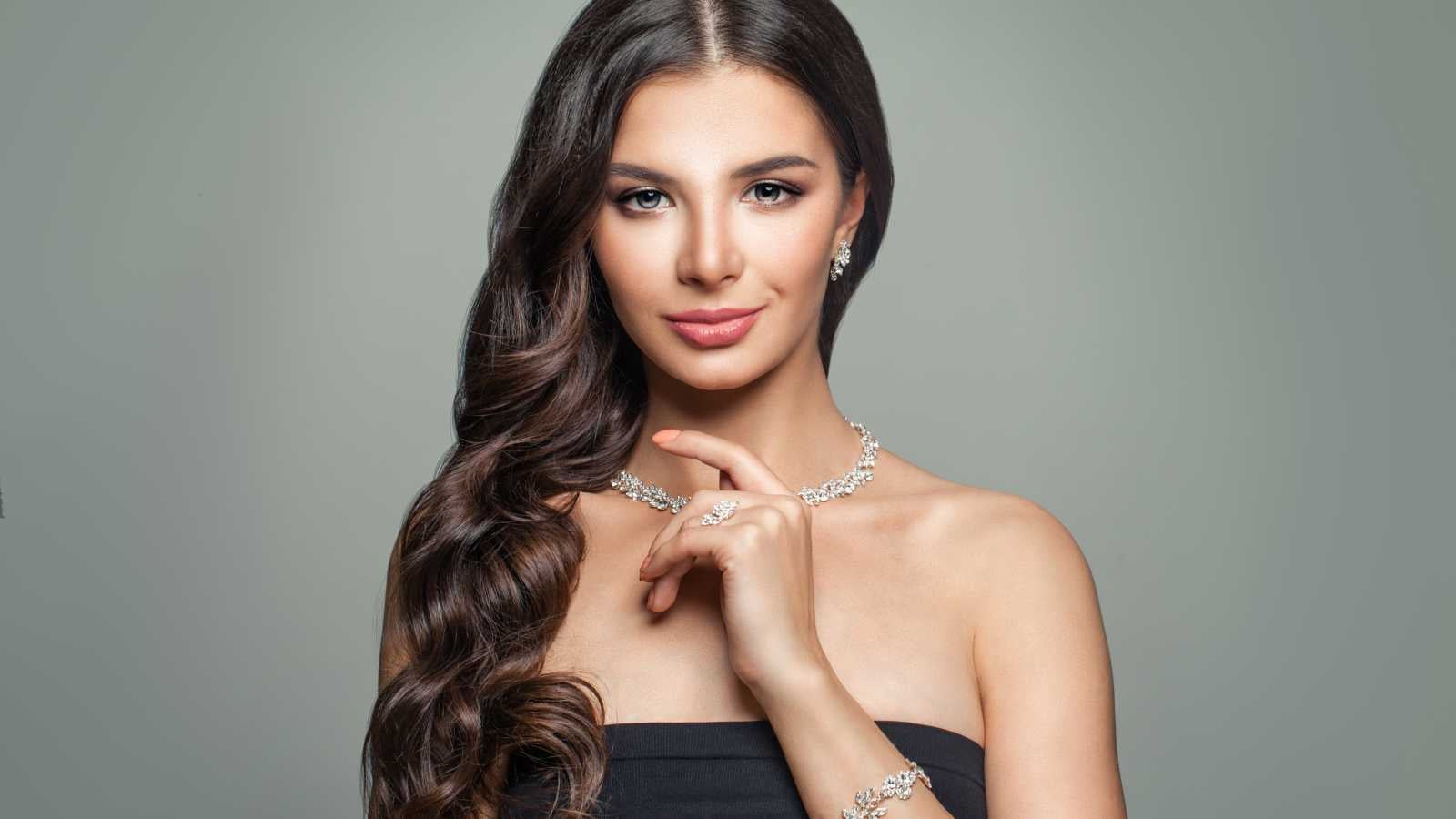 مجوهرات فاخرة لسهرة رأس السنة 2026