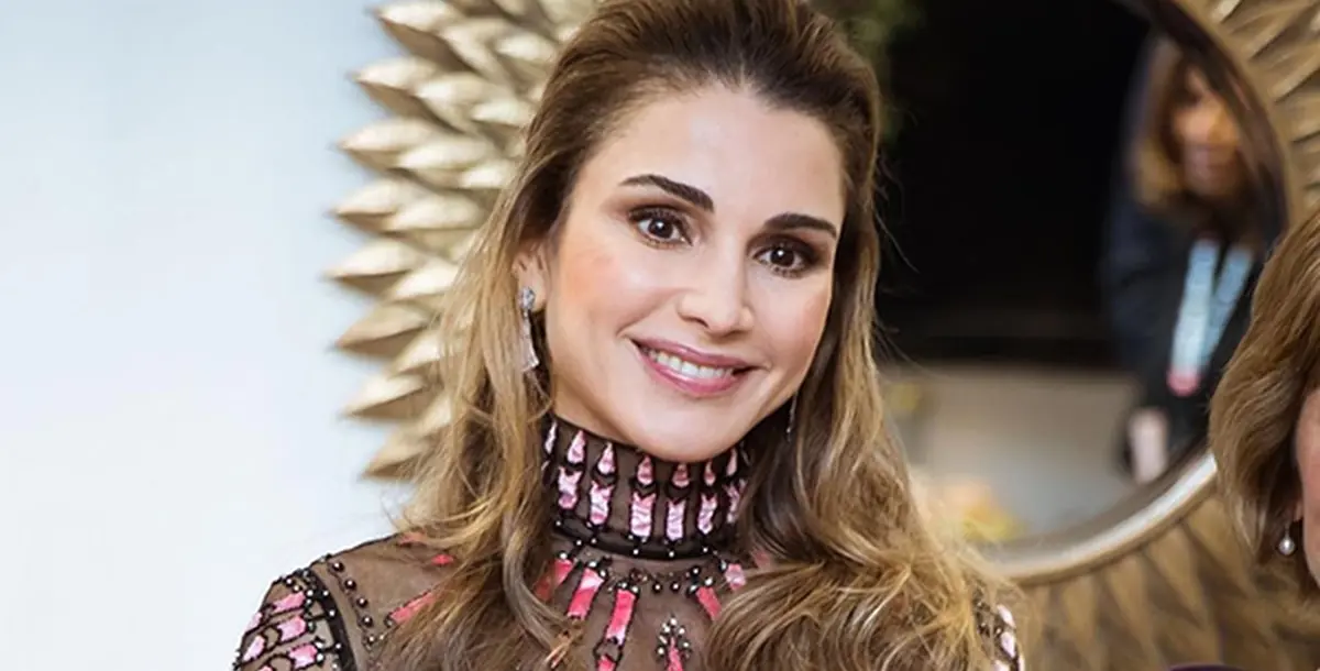 بإطلالة سوداء وذهبية.. الملكة رانيا تسحر العيون بنعومتها في أنقرة
