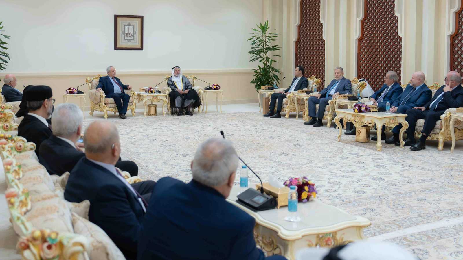 تدشين "مجمع اللسان العربي في بيروت" من الشارقة