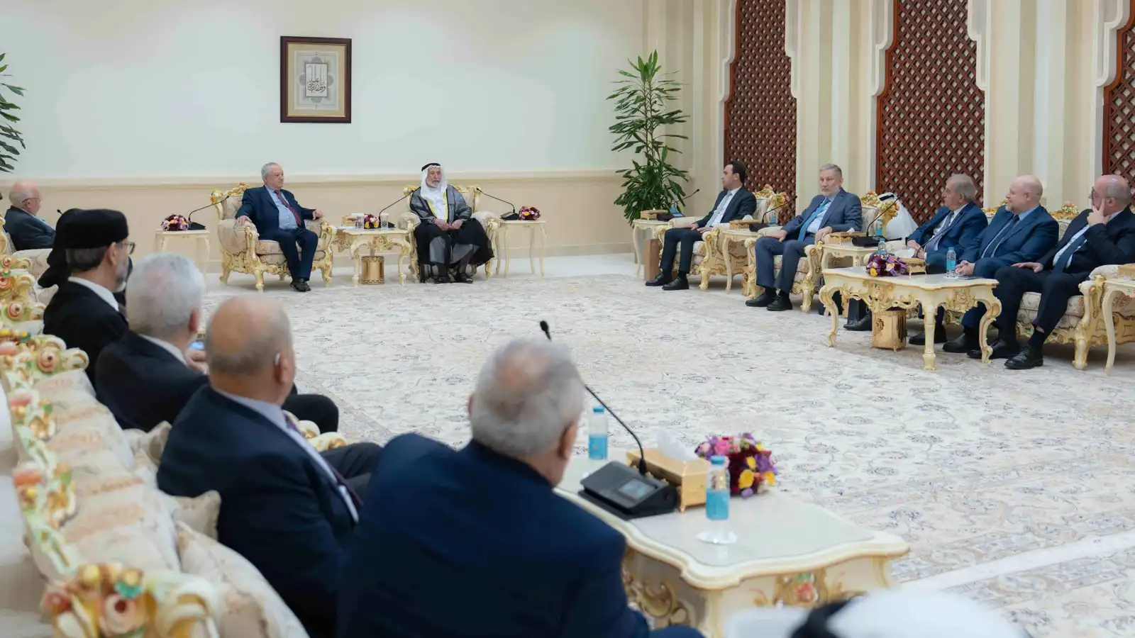 تدشين "مجمع اللسان العربي في بيروت" من الشارقة