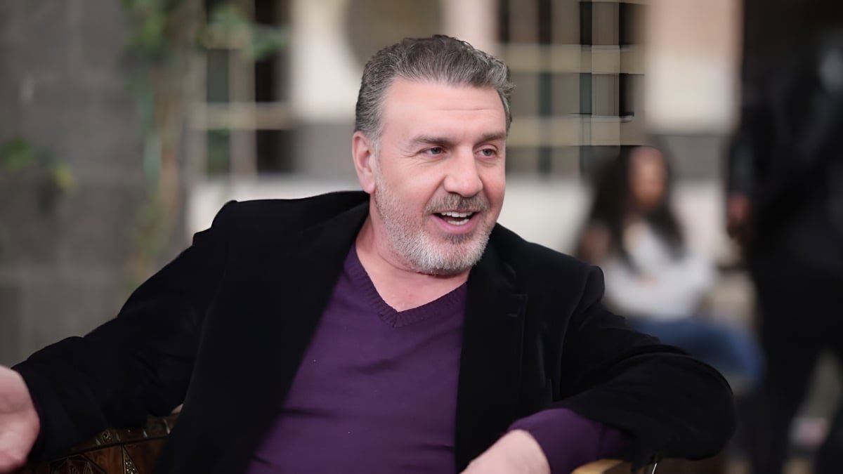 وائل رمضان: خسرت مادّيا في مسرحية "سأخون وطني".. وسلاف فنانة قديرة