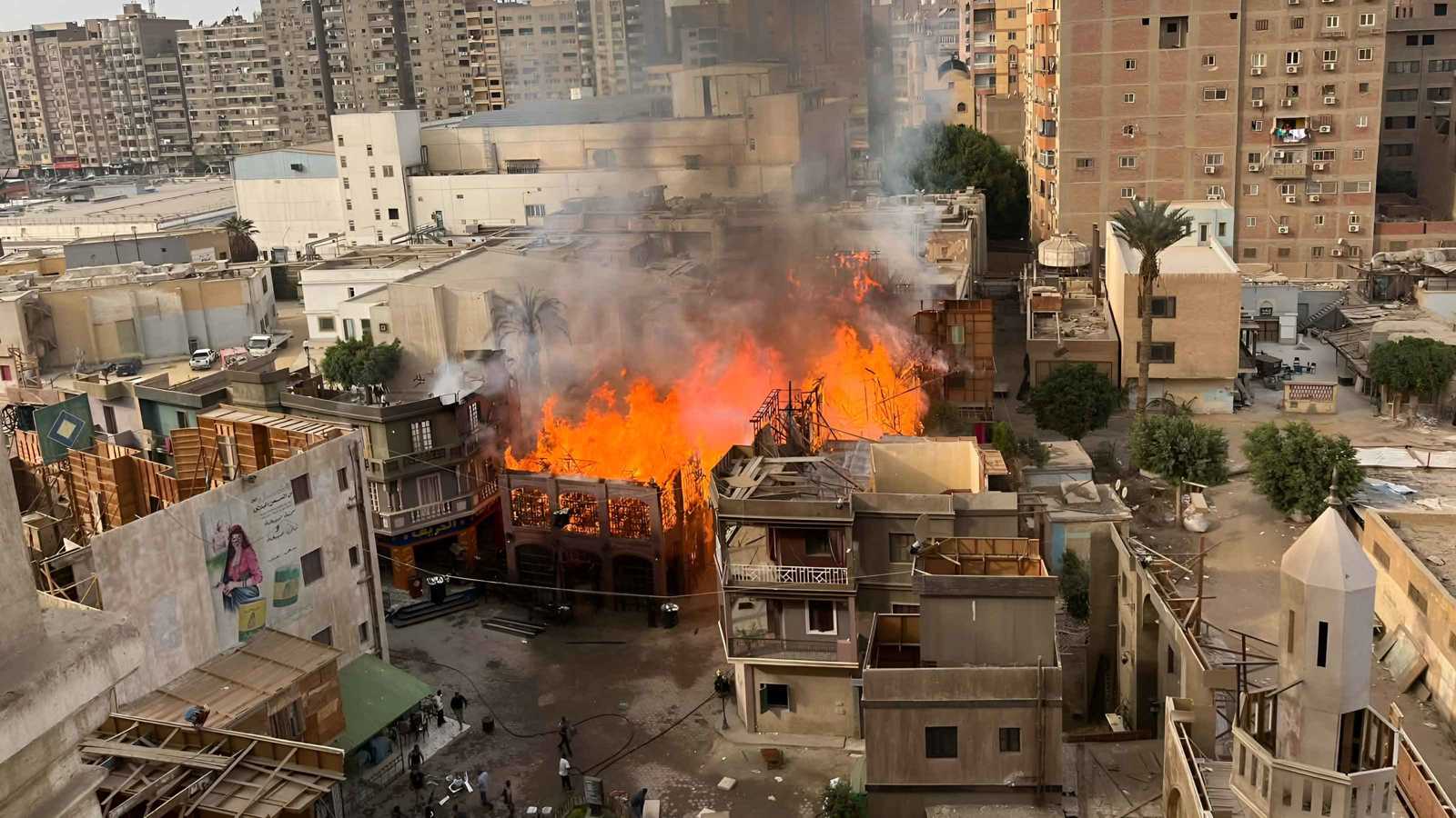 تفاصيل الحريق في موقع تصوير مسلسل "الكينج" لمحمد إمام (خاص)
