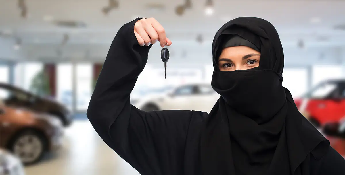 هذا ما حلّ بامرأة سعودية تجرأت على قيادة السيارة في جدة!
