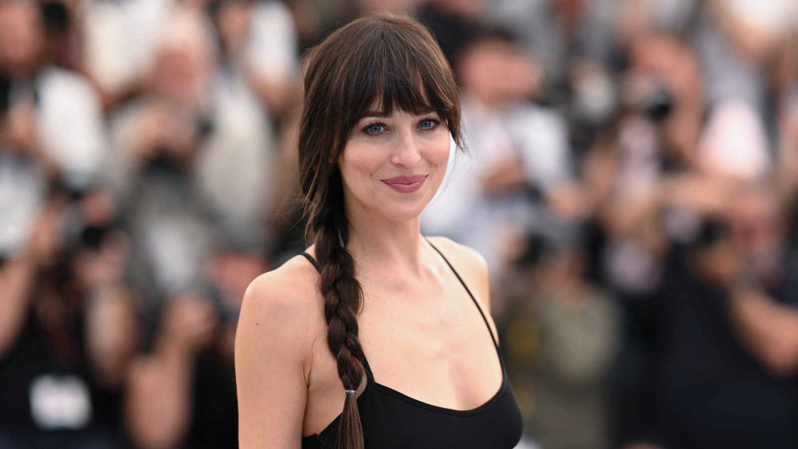 تايلور سويفت تكشف جانباً نادراً من صداقتها مع داكوتا جونسون 