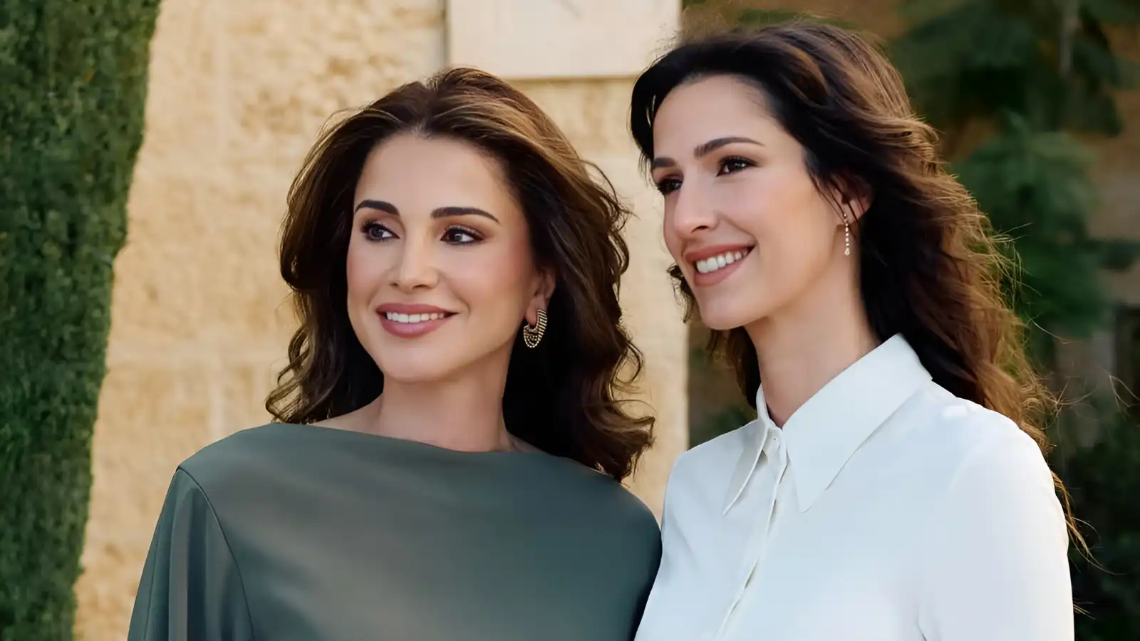 الملكة رانيا والأميرة رجوة.. ثنائي الأناقة الملكية في الأردن