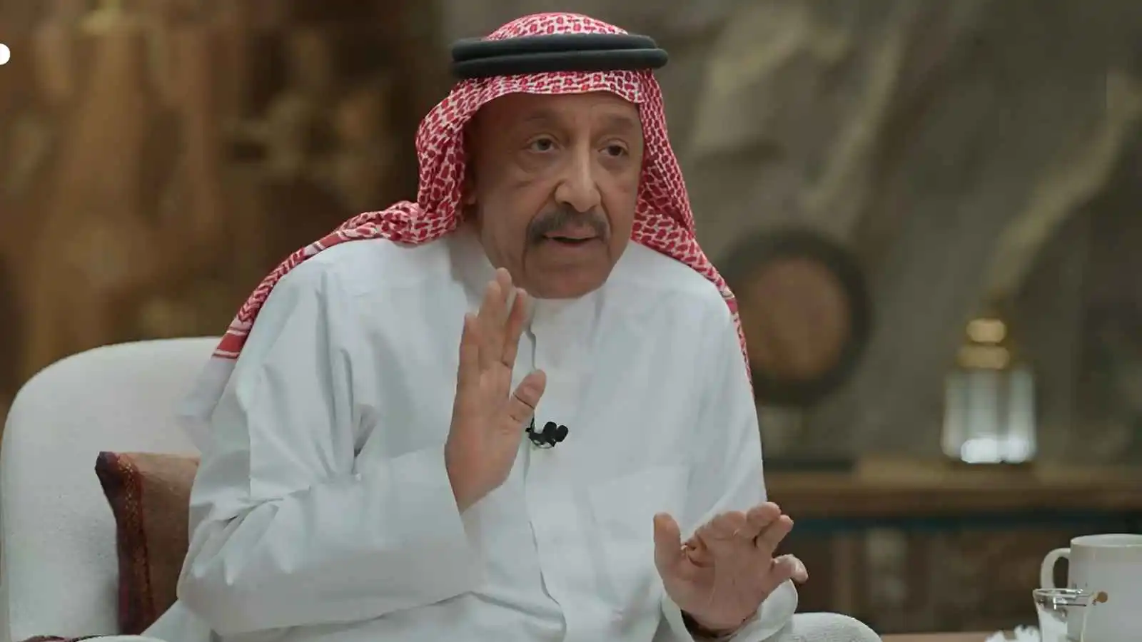 عبد الله بن بخيت يكشف سر نجاح "شارع الأعشى 2"وناصر القصبي يرد