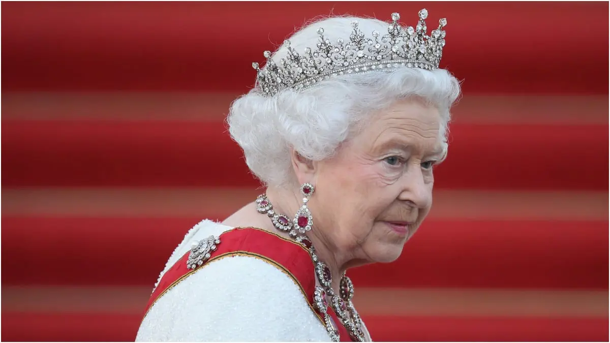 الملكة إليزابيث قد تستبعد هاري وميغان من احتفالات العرش