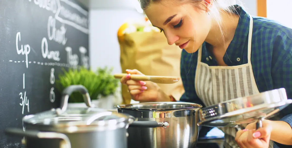 4 دروس وقواعد هامّة من مدارس طهي ربّات البيوت
