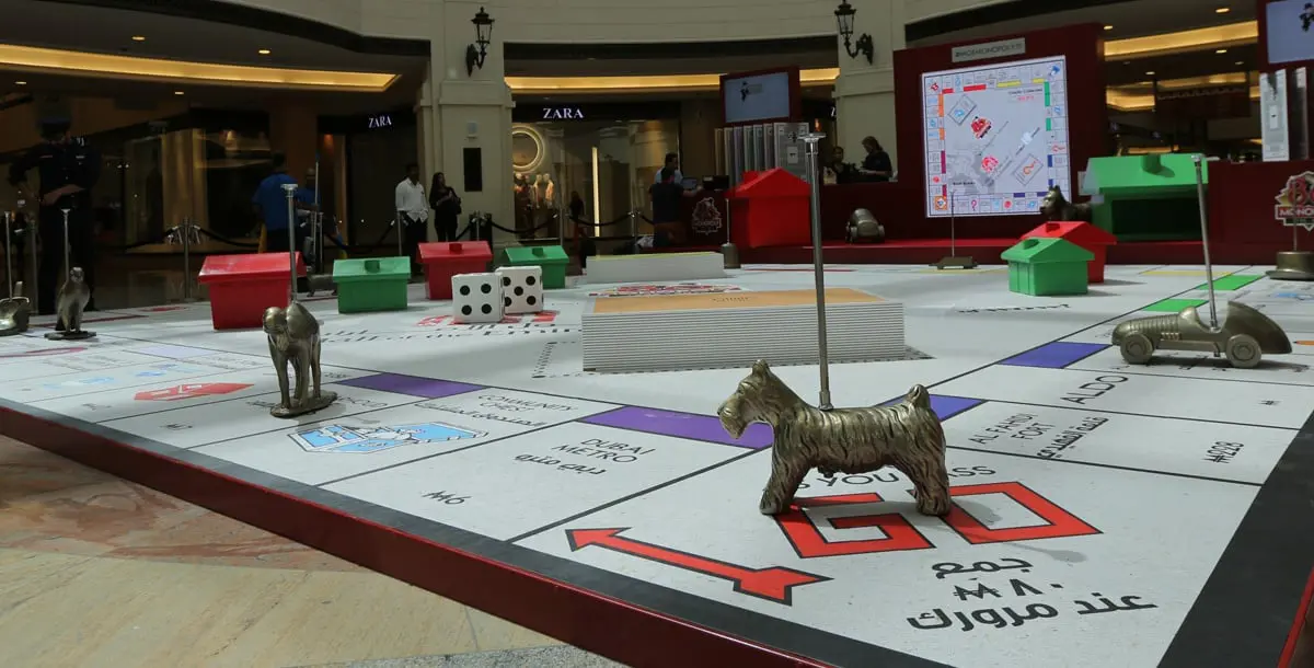 دعوة للعب المونوبولي الضخمة بمعالم دبي