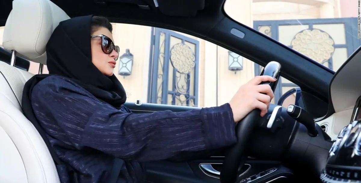 مع انطلاق قيادة المرأة.. بماذا أوصى القرني شباب السعودية؟