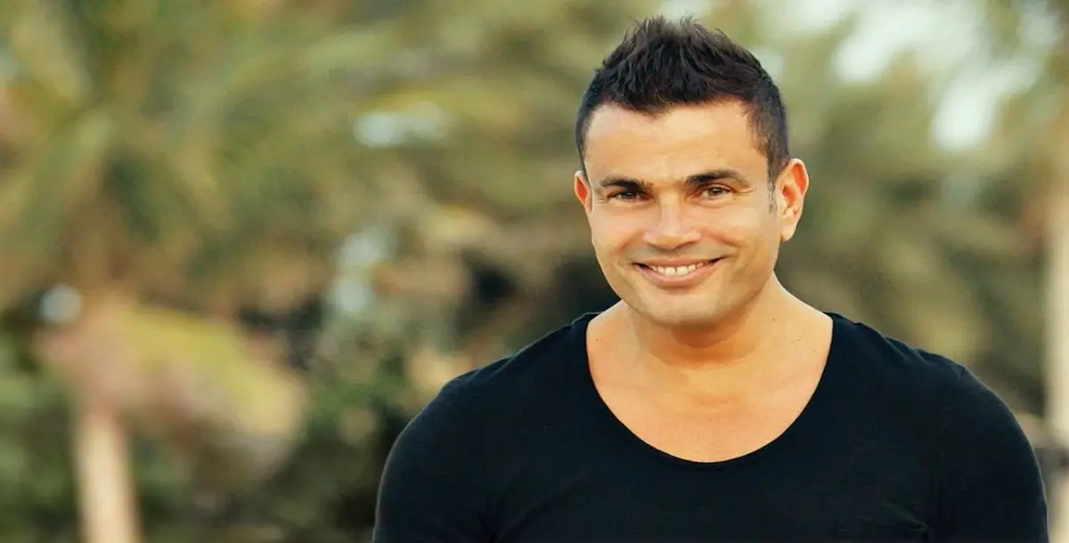 بالفيديو.. عمرو دياب يواصل تشويق جمهوره لسماع ألبومه الجديد