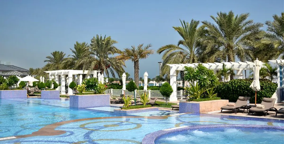 فندق "سانت ريجيس أبوظبي" يطلق باقةً استثنائية للأزواج