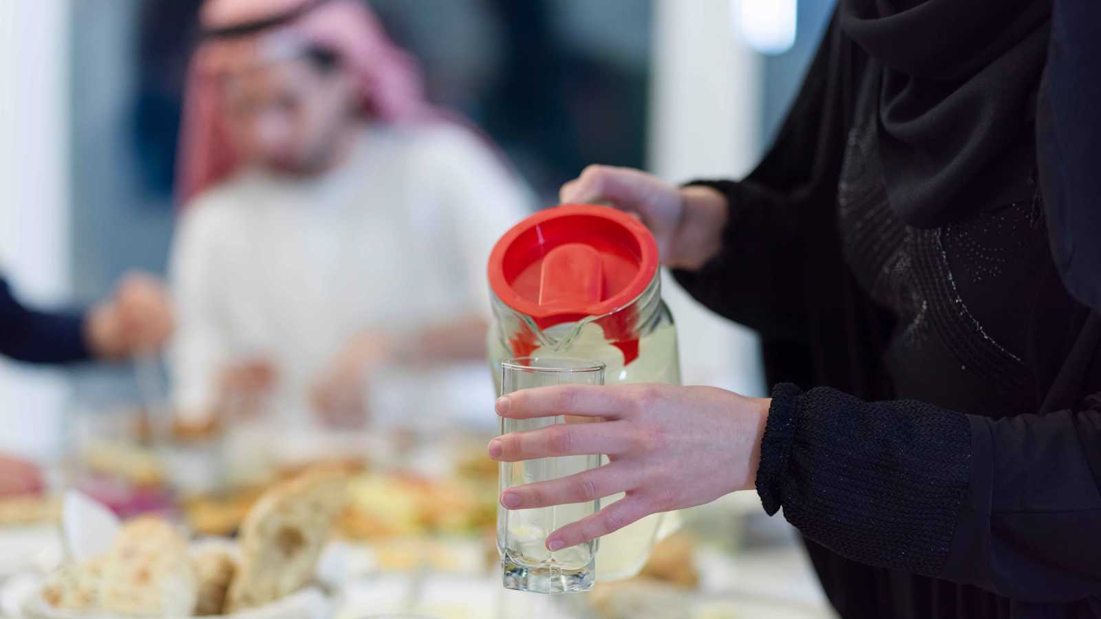 دليل توزيع شرب الماء في رمضان لتجنب الجفاف والعطش