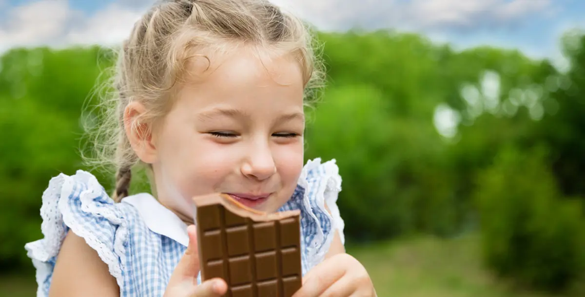 خبيرة تغذية: هذا هو تأثير الشوكولاتة على طفلك!