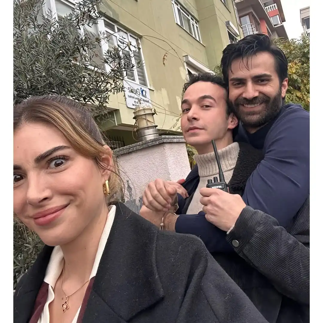 طاقم مسلسل هذا البحر سوف يفيض