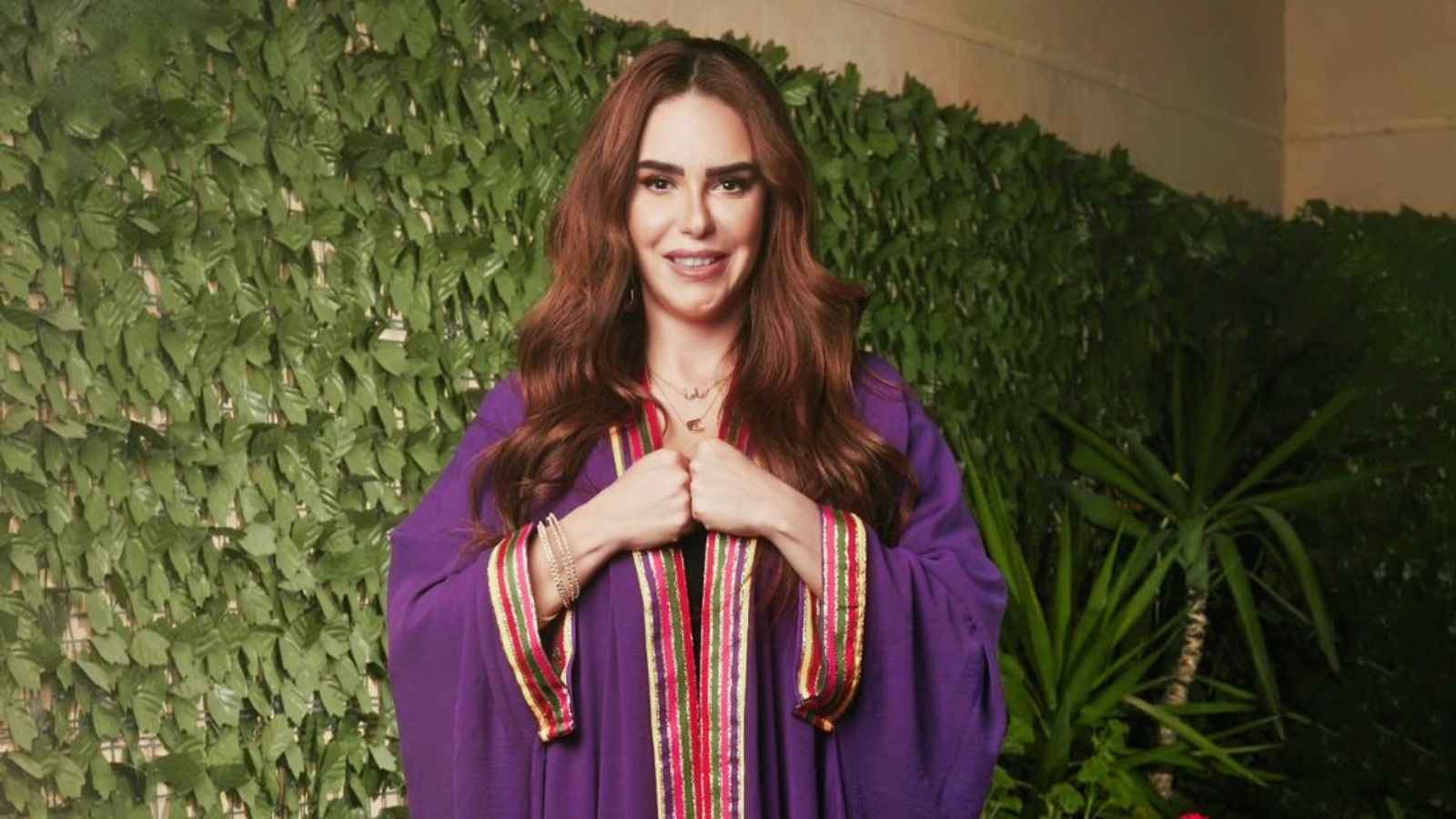 الفنانة دنيا عبد العزيز