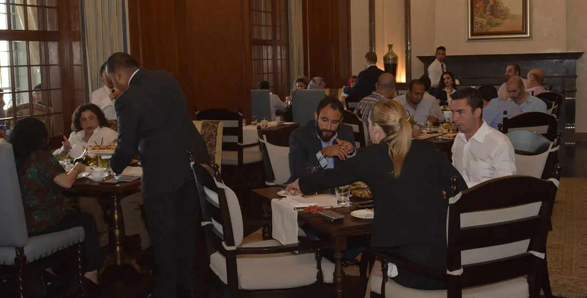 سانت ريجيس أبوظبي يستضيف عددا من الإعلاميين لتجربة غذاء رجال الأعمال في مطعم فيلا توسكانا