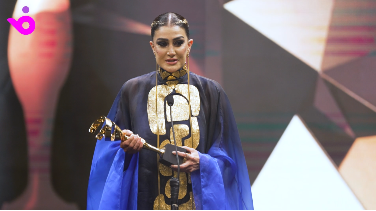 غادة عبدالرازق ايقونة الموضة والجمال في Emi Gala