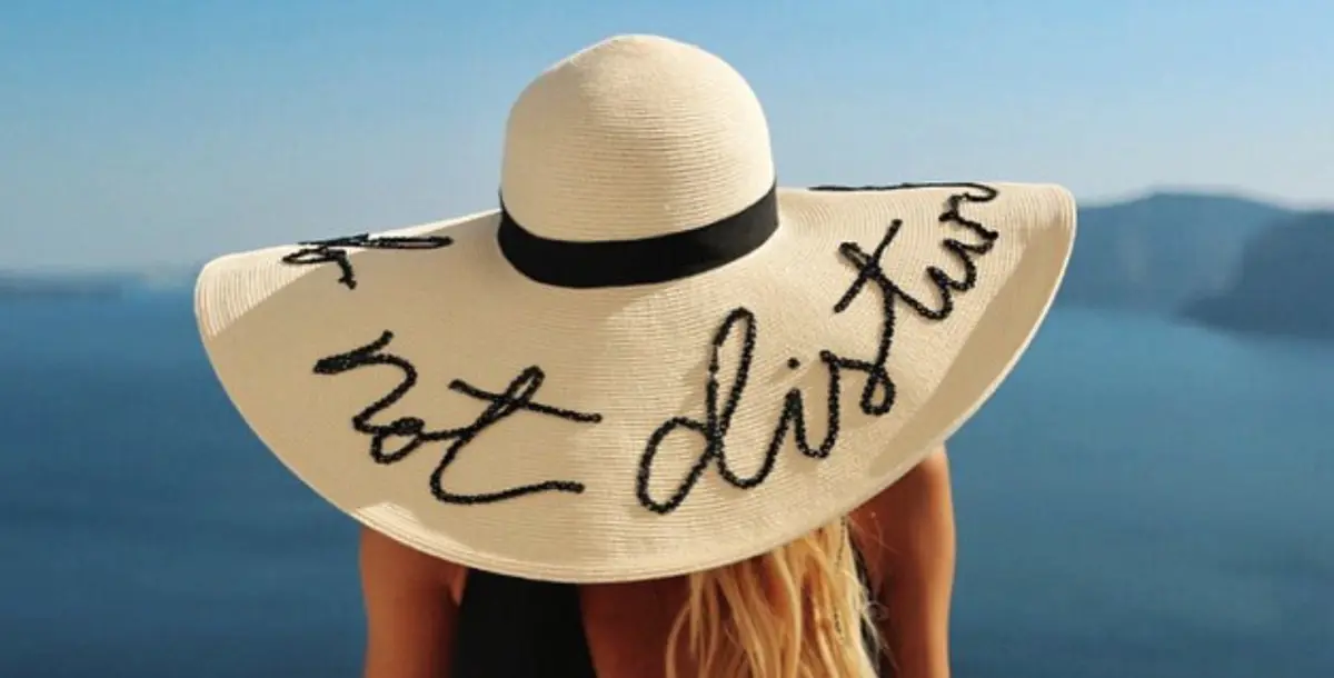 أجمل القبعات الشمسية التي تكمل إطلالتك الصيفية