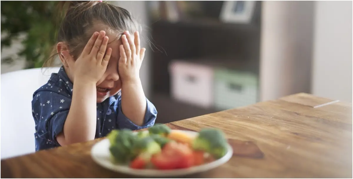 كيف تتعاملينَ مع طفلكِ الانتقائي لبعض الأطعمة دون الأخرى؟