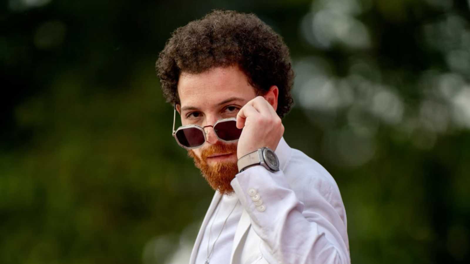 زوجة محمود حجازي تتهمه بتبديد ممتلكاتها 