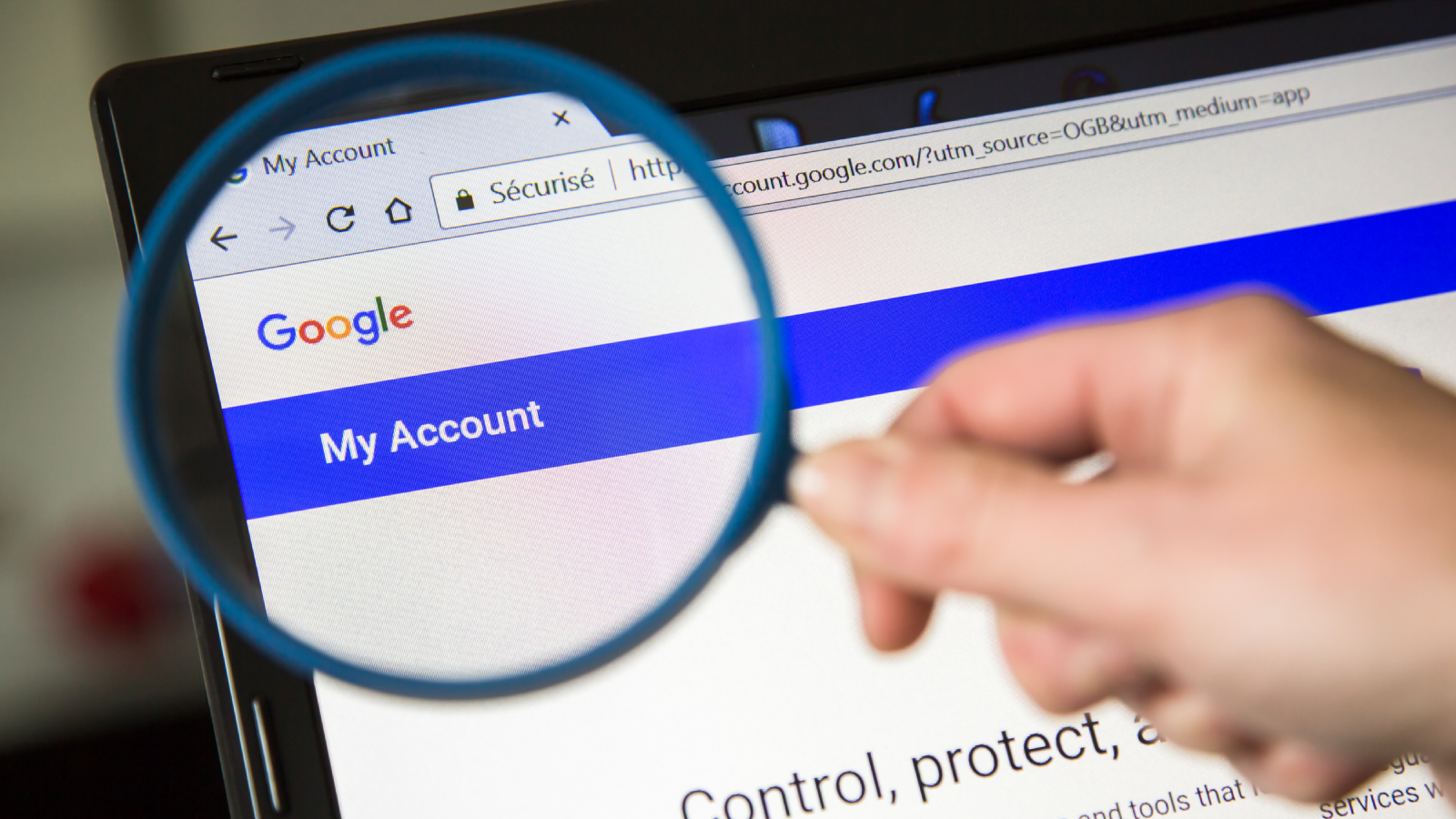 تأمين حساباتك على Google وApple
